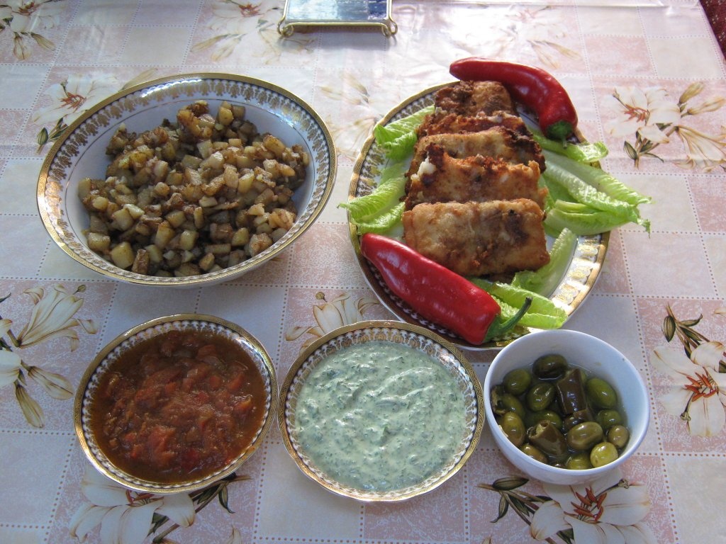 Salata de patrunjel verde cu iaurt-Bagdunesieh