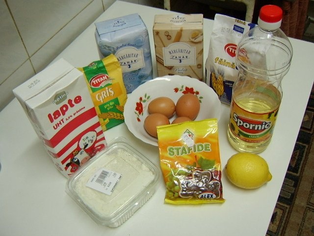 Prajitura cu branza de vaci si stafide