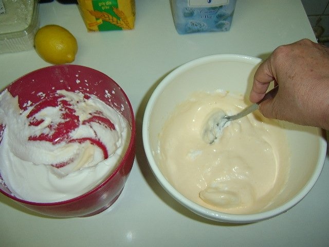 Prajitura cu branza de vaci si stafide