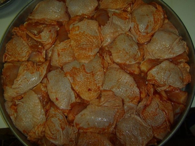 Pui la cuptorul electric cu orez cu ardei rosu