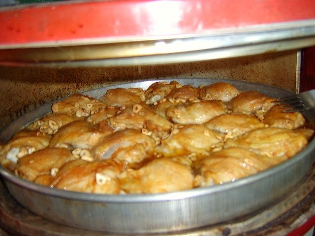 Pui la cuptorul electric cu orez cu ardei rosu