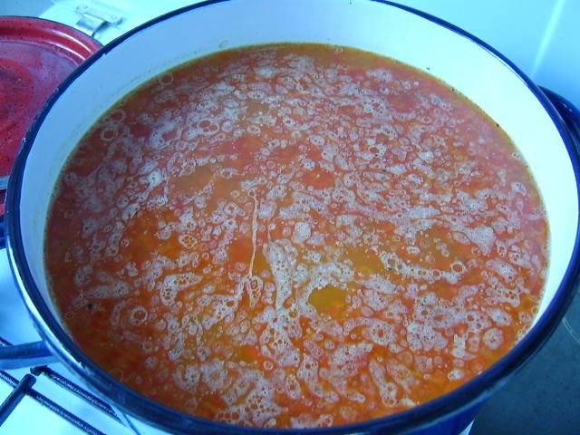 Pui la cuptorul electric cu orez cu ardei rosu