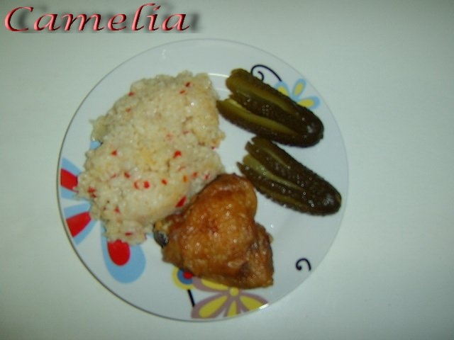 Pui la cuptorul electric cu orez cu ardei rosu