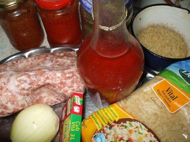 Perisoare de manzat cu sos de rosii