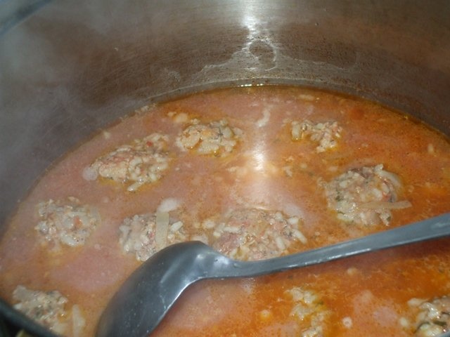 Perisoare de manzat cu sos de rosii