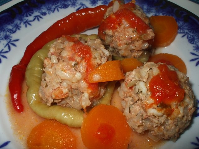 Perisoare de manzat cu sos de rosii