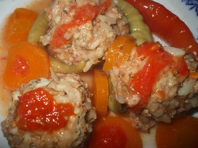 Perisoare de manzat cu sos de rosii