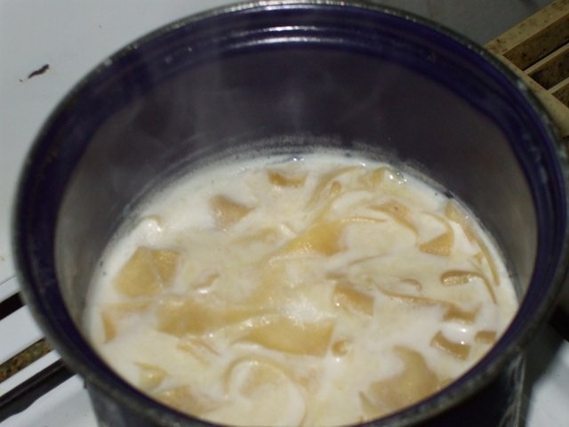 Taitei de casa cu lapte