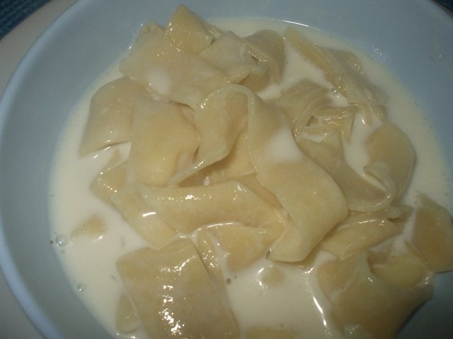 Taitei de casa cu lapte