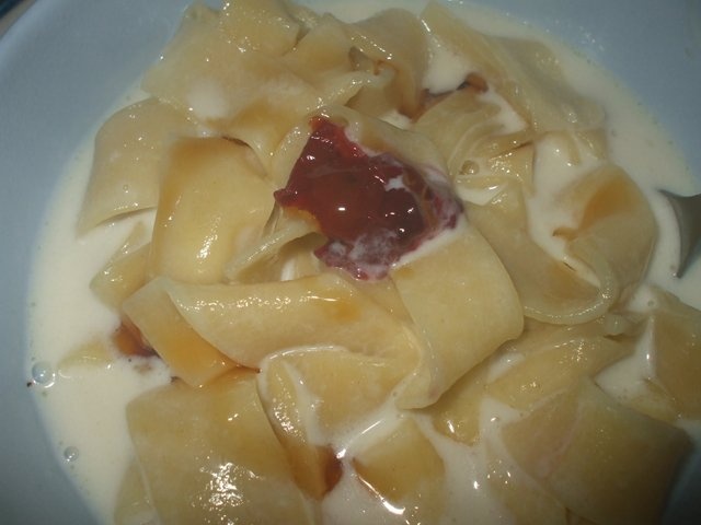 Taitei de casa cu lapte