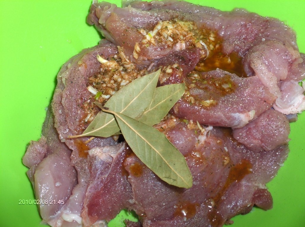 Muschi de porc la cuptor in sos de portocale si vin(reteta proprie)