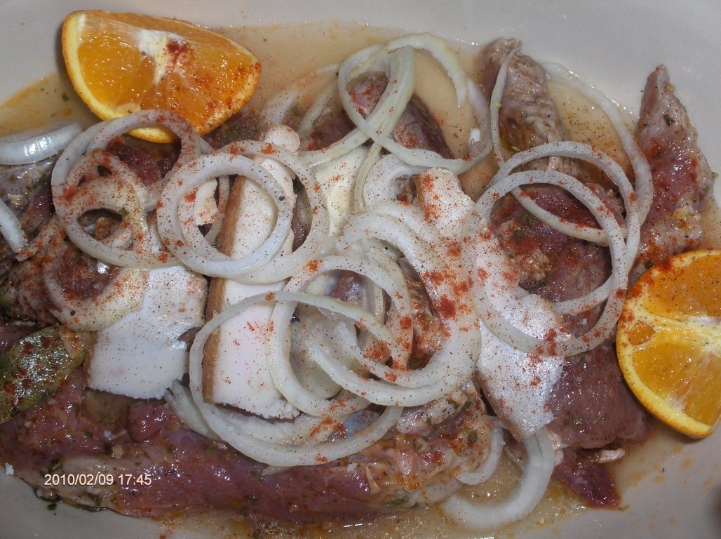 Muschi de porc la cuptor in sos de portocale si vin(reteta proprie)