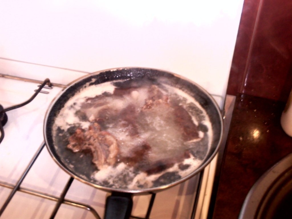 Mamaliga cu caltabos, carnat si costita de porc