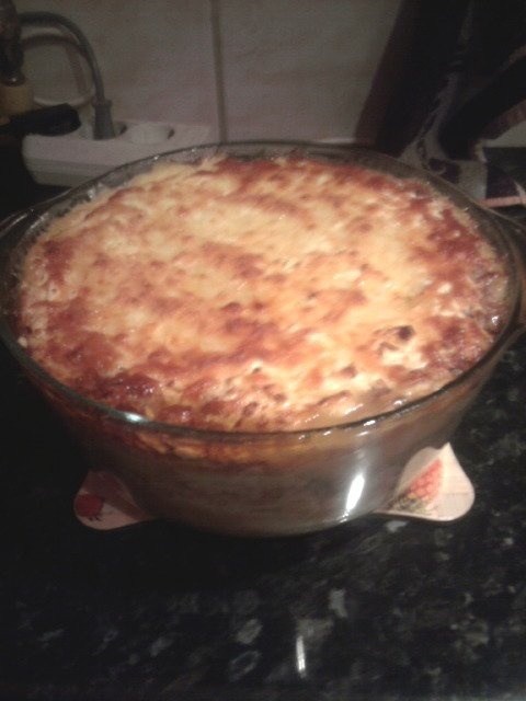 Musaca de cartofi cu carne de curcan, ciuperci si branzeturi