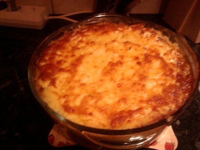 Musaca de cartofi cu carne de curcan, ciuperci si branzeturi