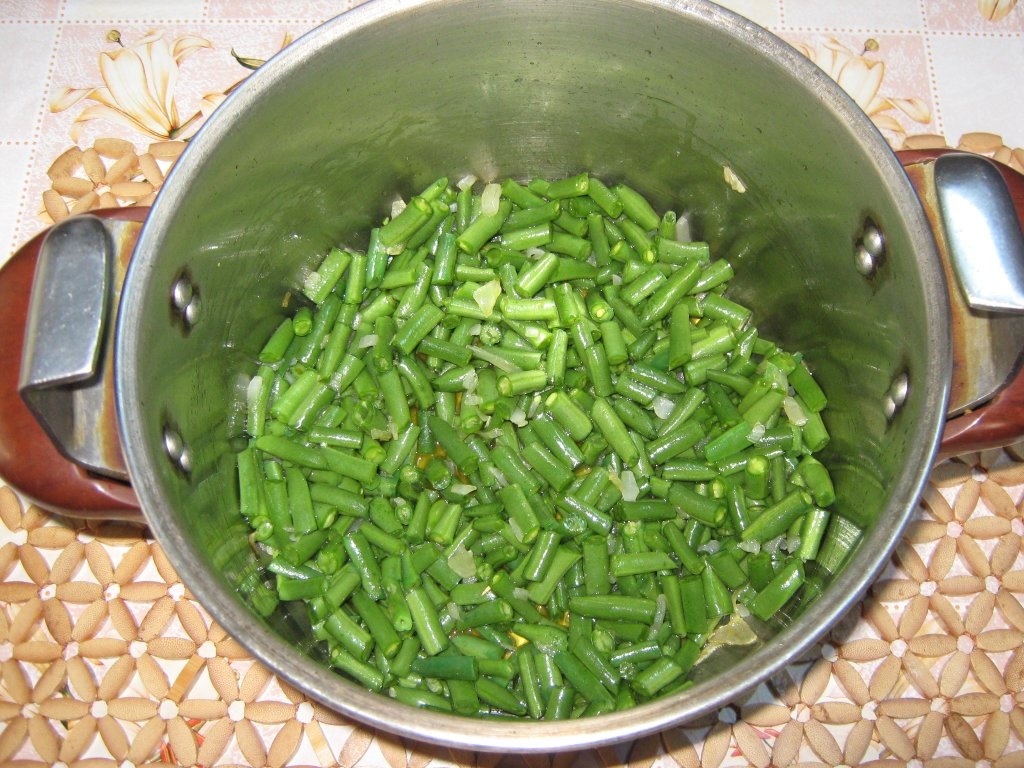 Salata orientala de fasole verde -Fasooleyah khodra bi zeit – specific tarilor arabe