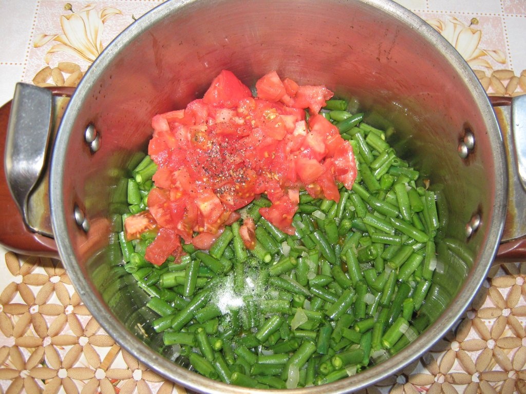 Salata orientala de fasole verde -Fasooleyah khodra bi zeit – specific tarilor arabe