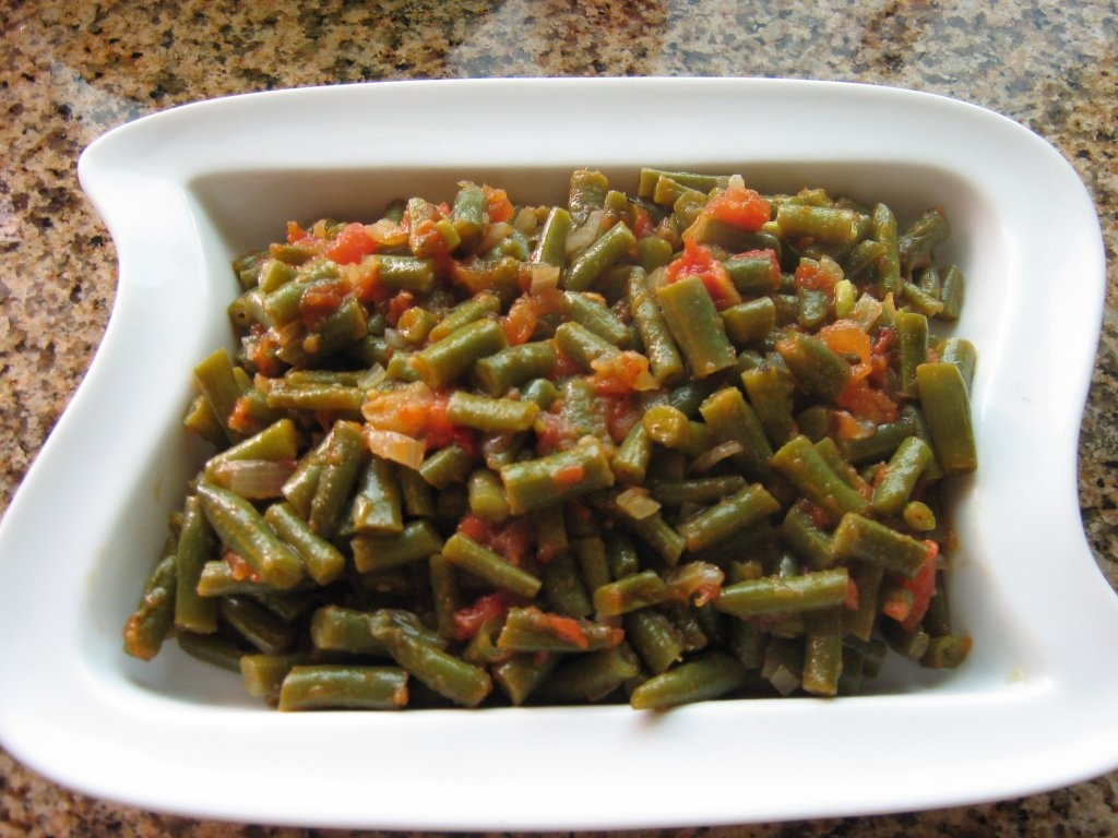 Salata orientala de fasole verde -Fasooleyah khodra bi zeit – specific tarilor arabe