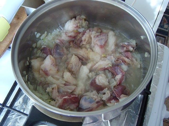 Mancare de castraveti murati cu carne de porc