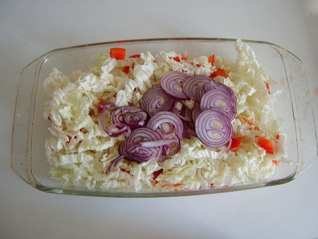 Salata cu telemea de vaca taiata cubulete