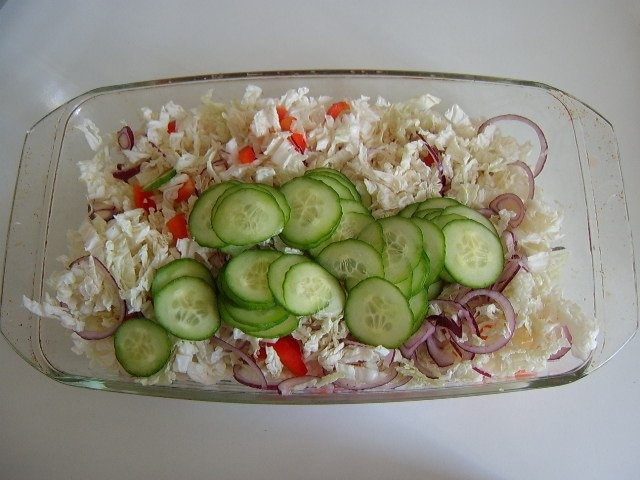 Salata cu telemea de vaca taiata cubulete