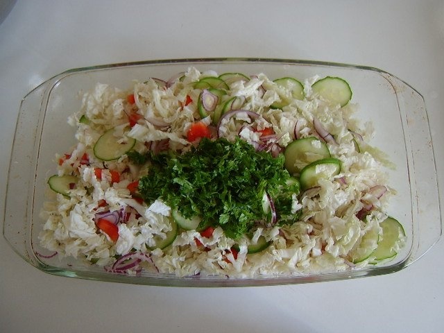 Salata cu telemea de vaca taiata cubulete