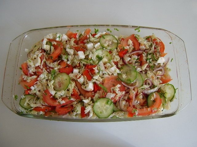 Salata cu telemea de vaca taiata cubulete