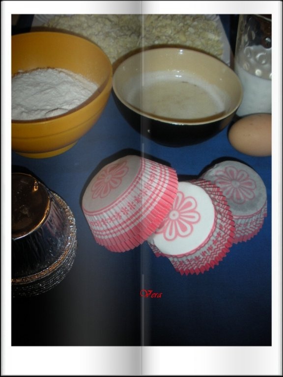 Muffins cu ciocolata alba si gem