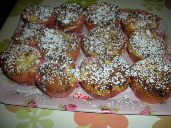 Muffins cu ciocolata alba si gem