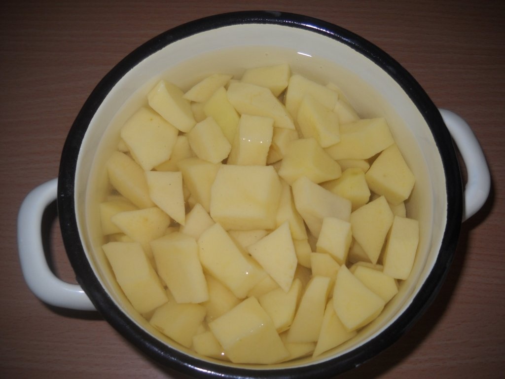 Gratar cu piure de cartofi si sos de visine