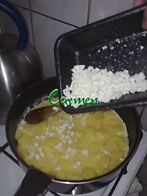 Omleta cu mamaliga prajita