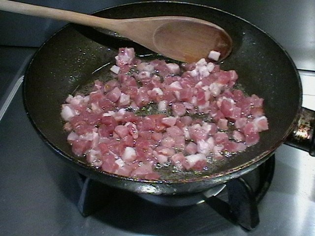 omleta cu pancetta affumicata