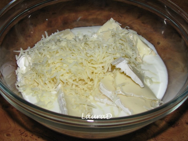 Gnocchi cu broccoli si branza albastra