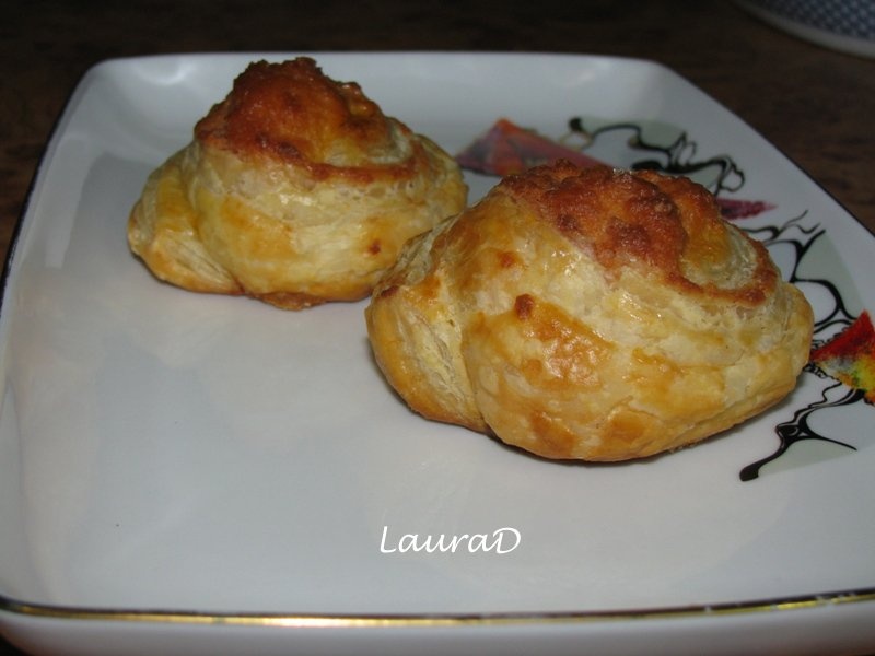 Mini-rulouri cu cremvursti