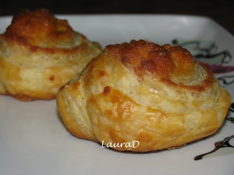 Mini-rulouri cu cremvursti