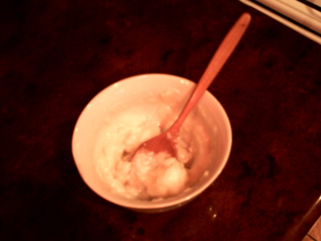 Cartofi la cuptor cu ceapa si crema de usturoi