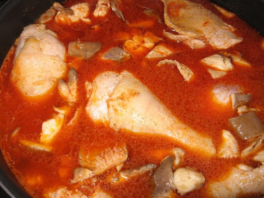 Papricas din carne de gaina si ciuperci