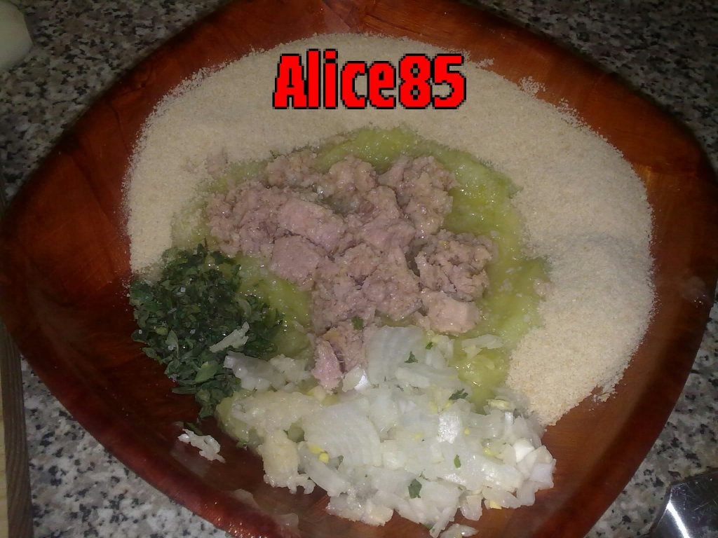 Chiftele din dovlecel si ton