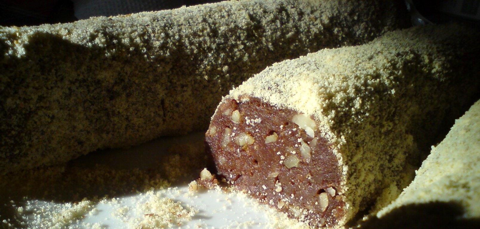 Salam de biscuiţi reţetă  cu nucă si rahat