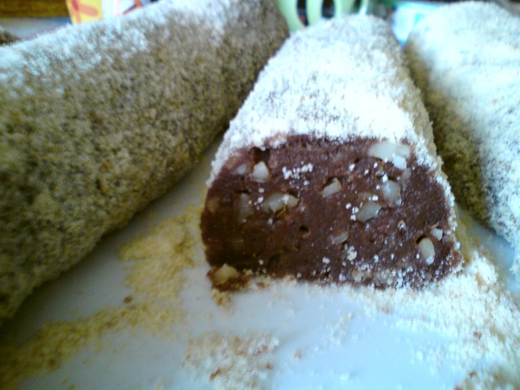 Salam de biscuiţi reţetă  cu nucă si rahat