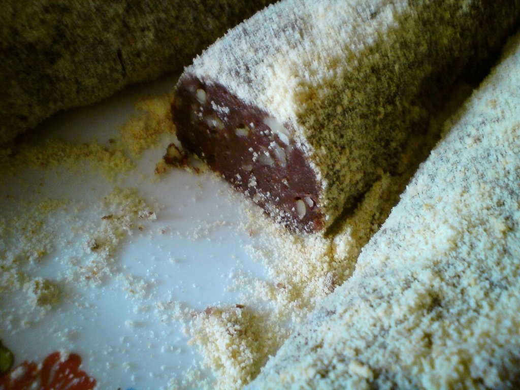 Salam de biscuiţi reţetă  cu nucă si rahat