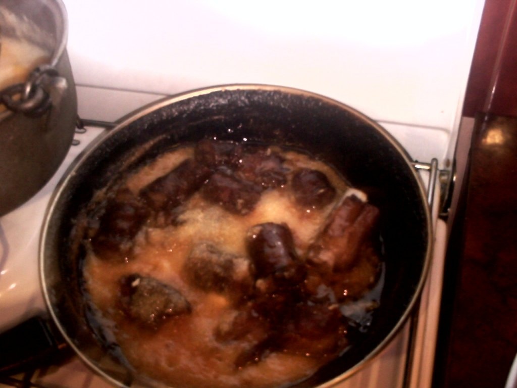 Mamaliga cu intinsoare de carnat