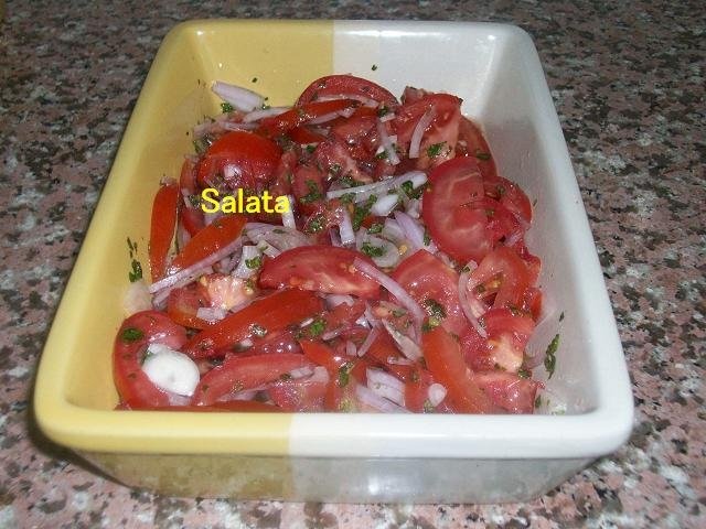 Salata de rosii cu ceapa rosie si menta(specific arab)