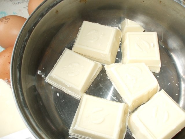 Tort de ciocolata cu blat de caise