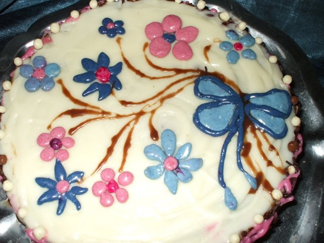 Tort de ciocolata cu blat de caise