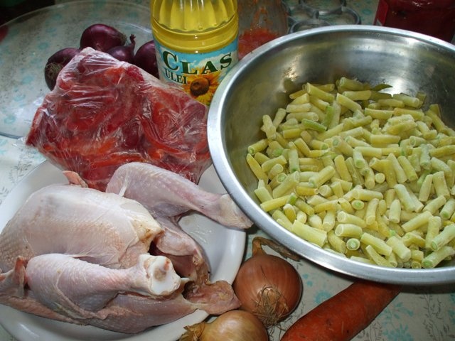 Pui la cuptor cu fasole verde