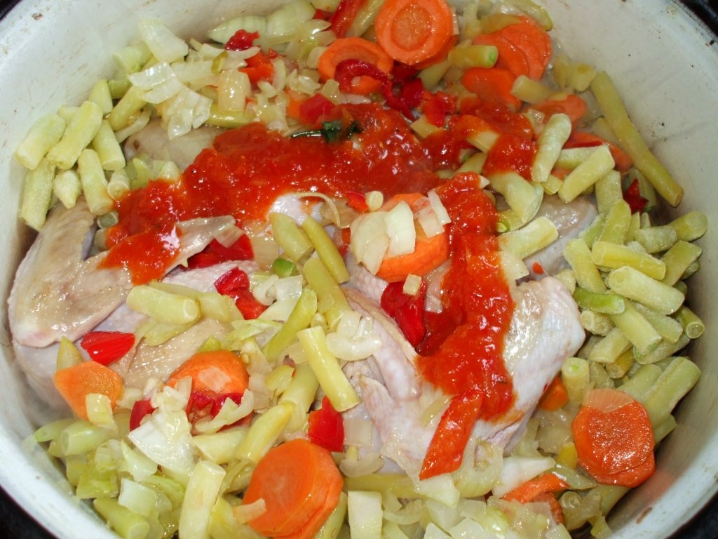 Pui la cuptor cu fasole verde