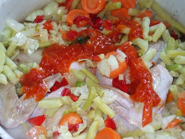 Pui la cuptor cu fasole verde