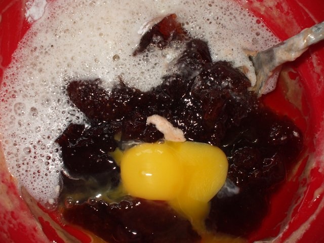 Tort de ciocolata cu blat de capsuni