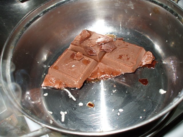 Tort de ciocolata cu blat de capsuni